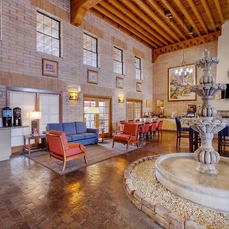 Comfort Suites Tucson Near Sabino Canyon