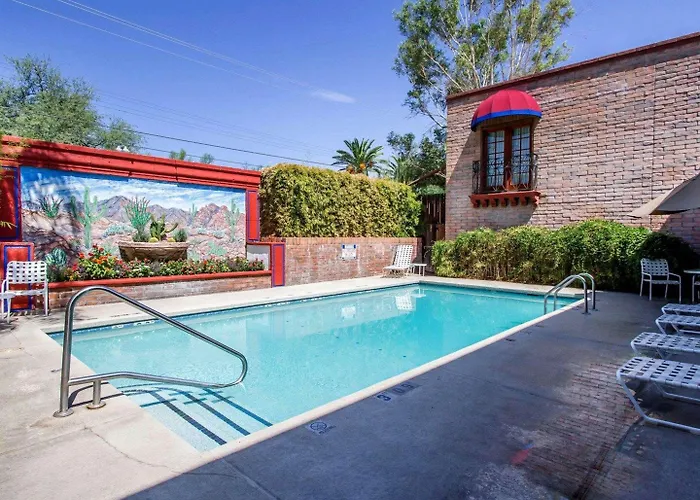 Comfort Near Sabino Canyon 4*