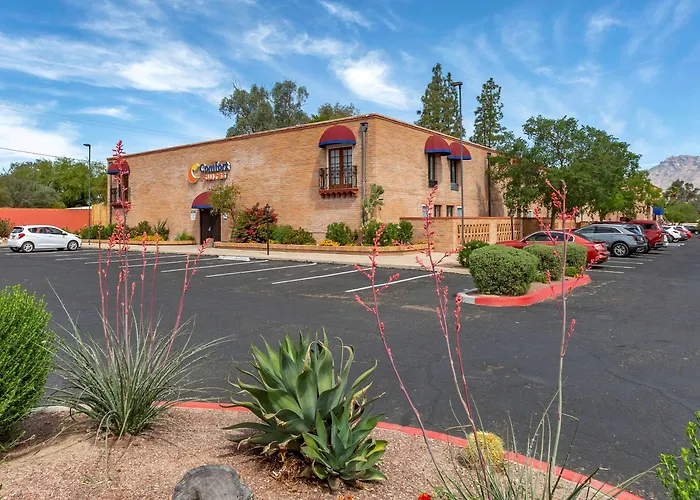 Comfort Near Sabino Canyon Hotel 4*