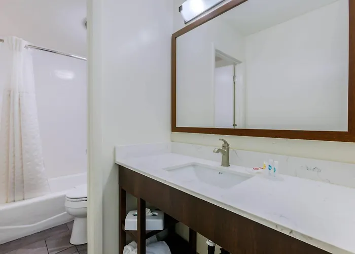 Comfort Near Sabino Canyon Hotel 4*